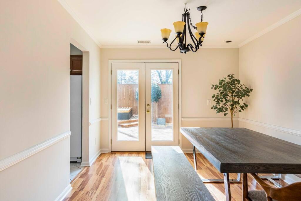 Modern Townhome With Yard 5 Min To The Battery - Property Image 28