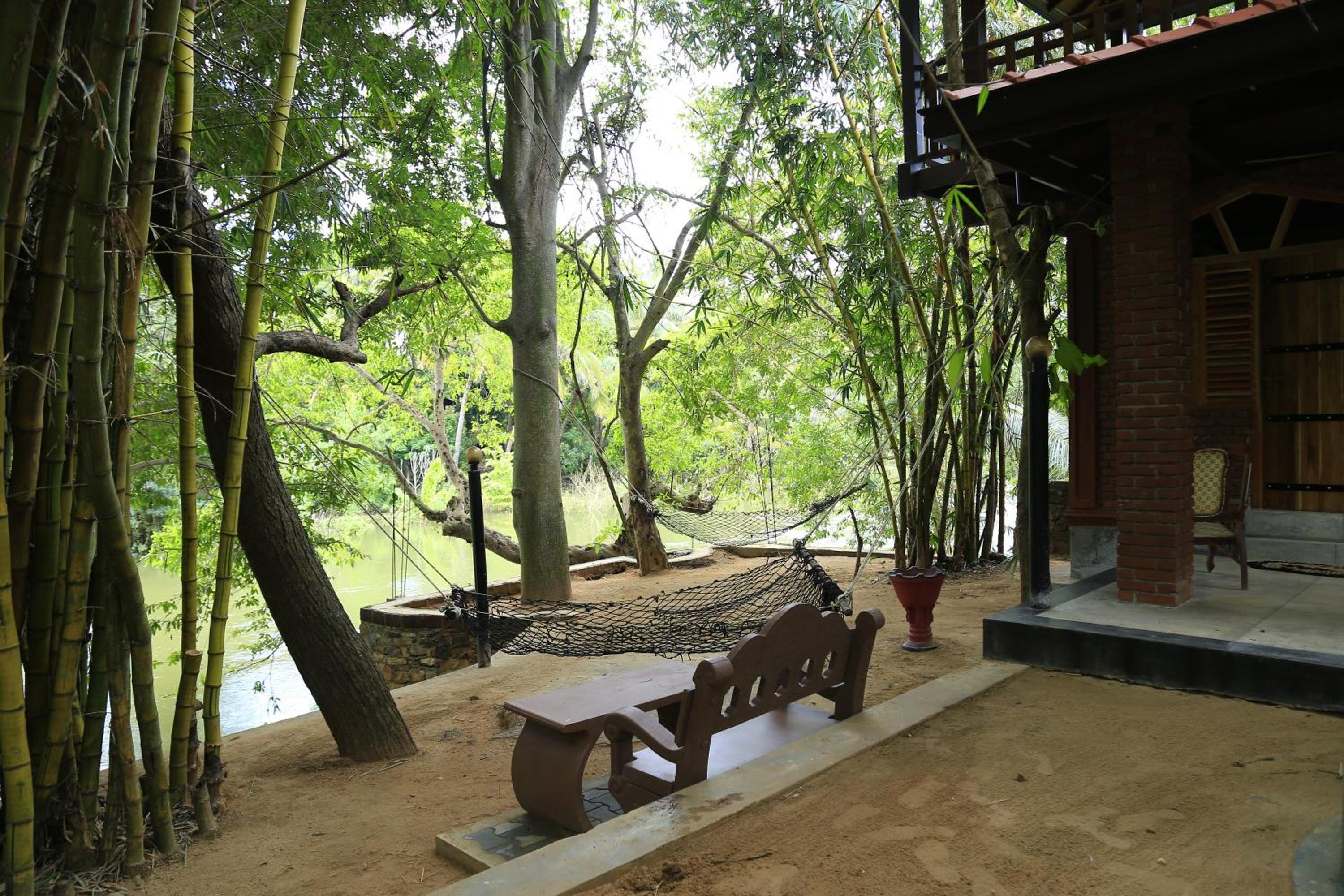 Yala River Face Inn