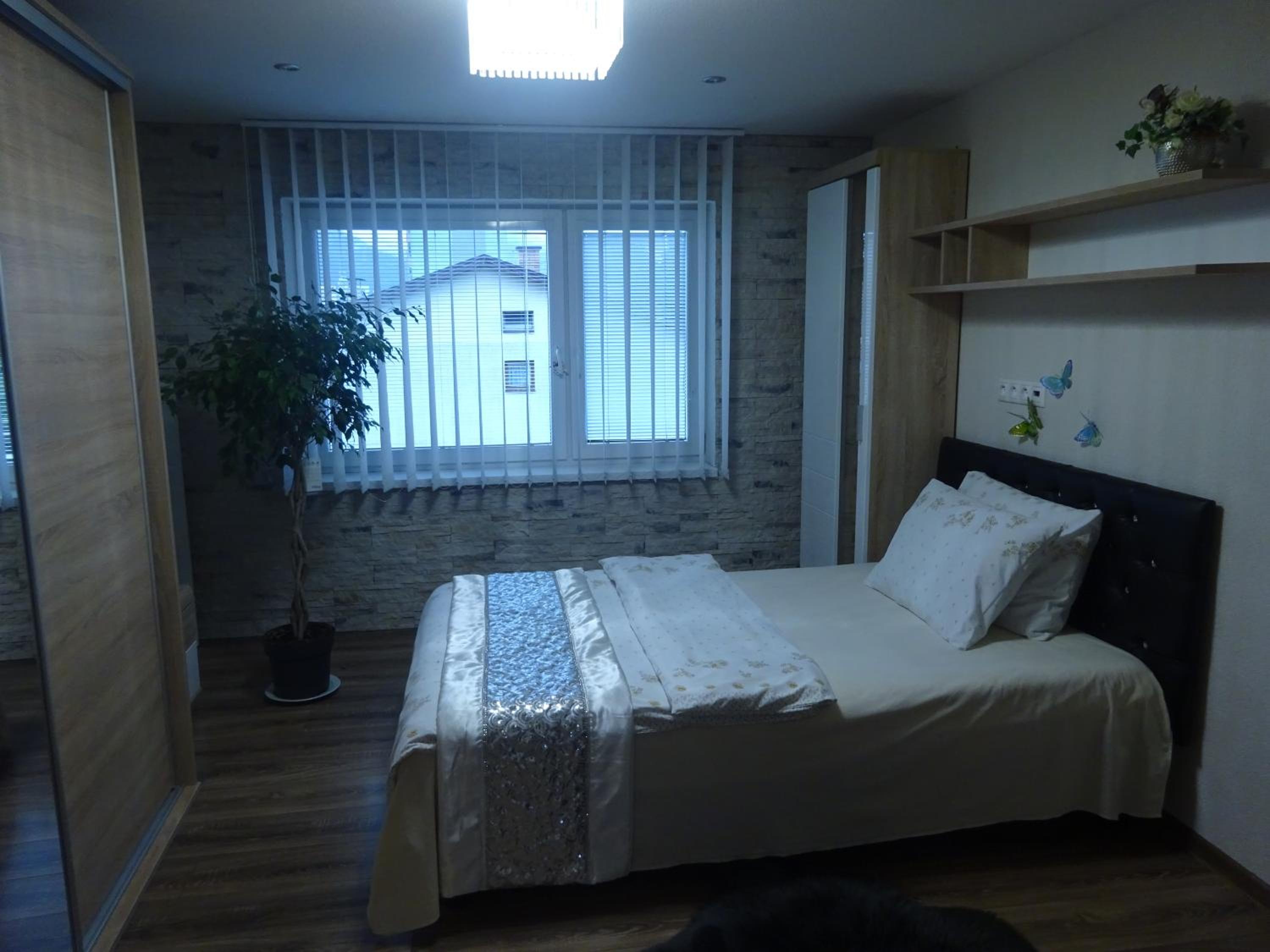 2 bedroom top floor apartment in quiet area view 4