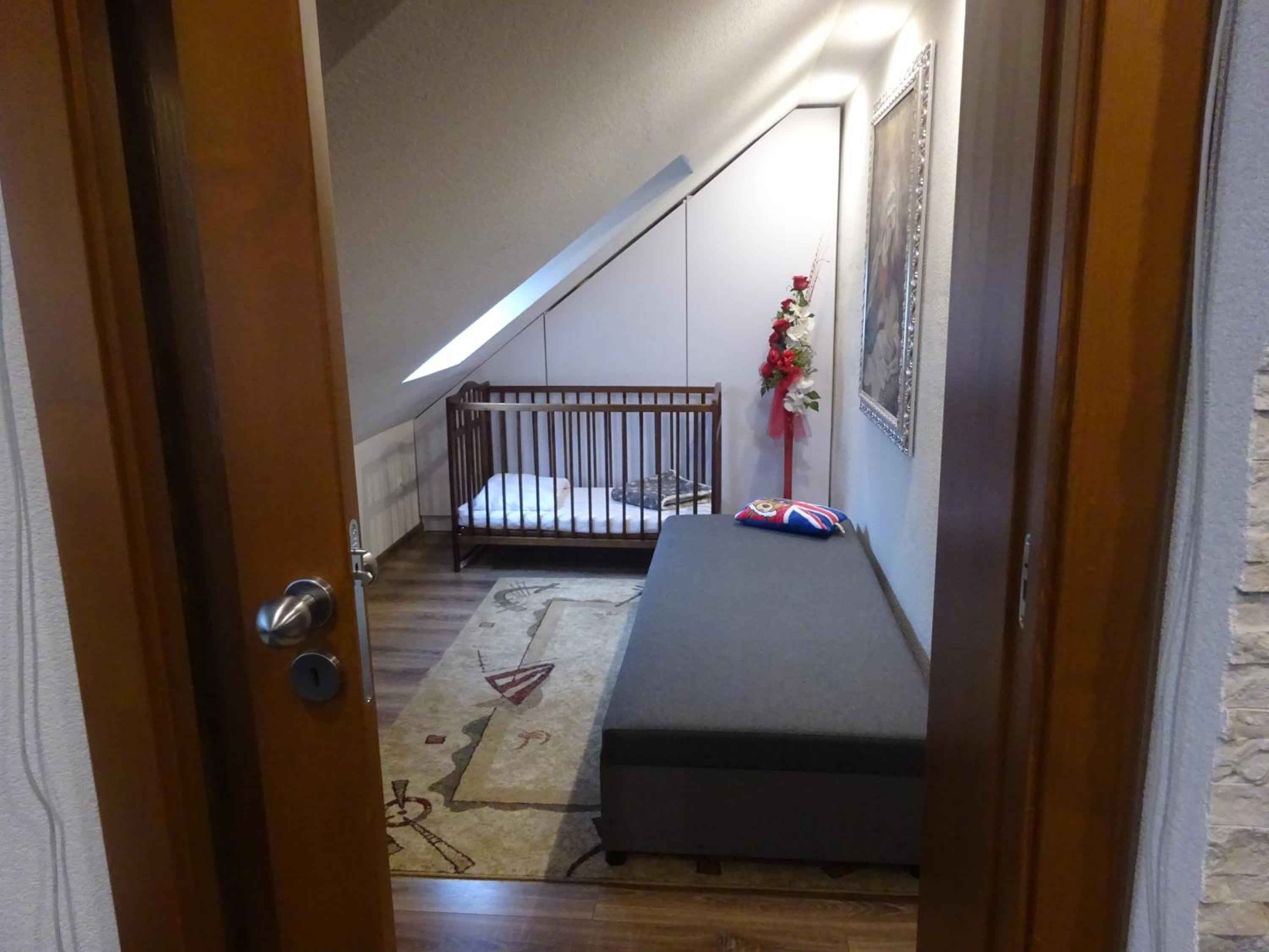 2 bedroom top floor apartment in quiet area view 2