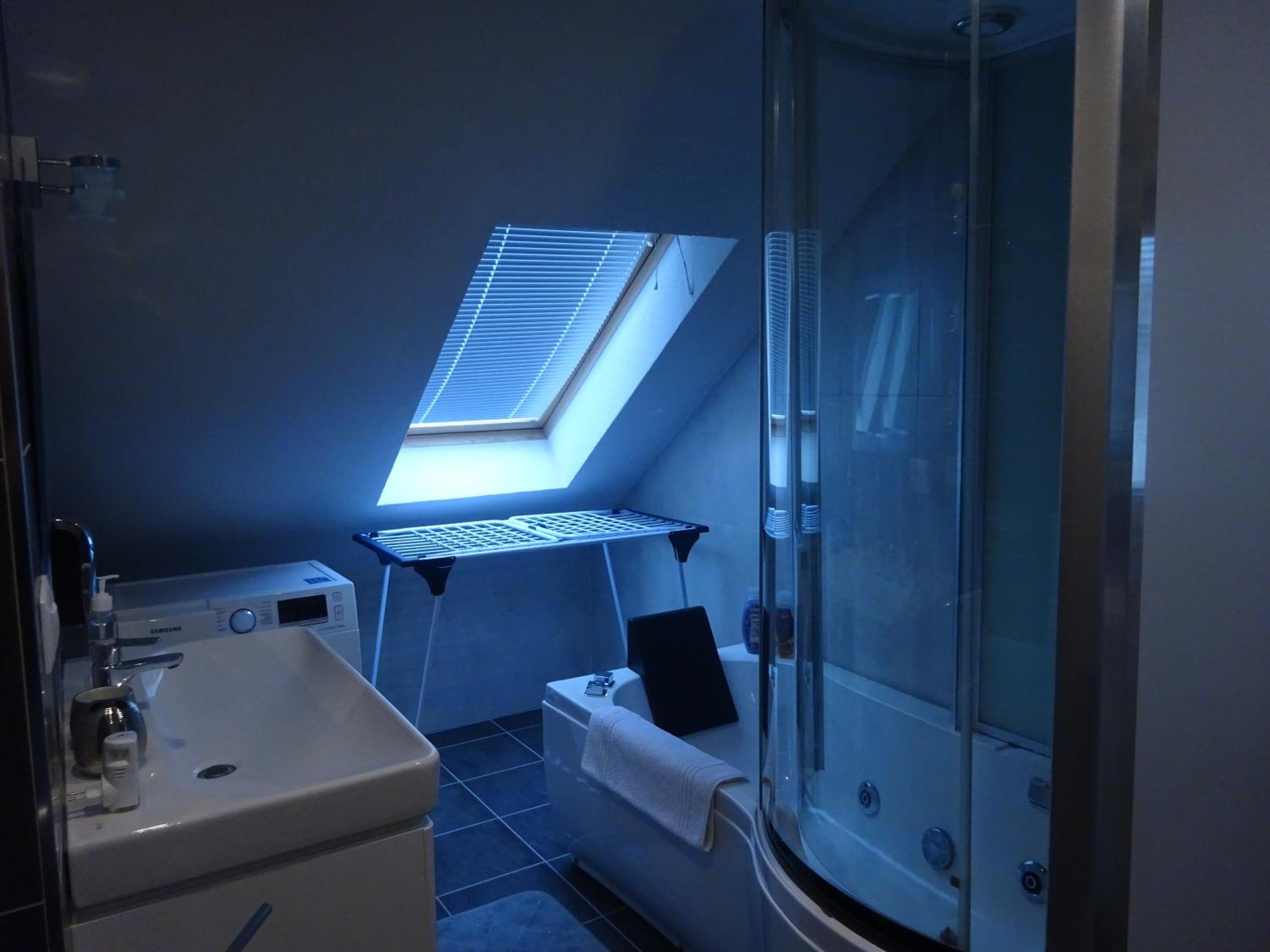 2 bedroom top floor apartment in quiet area view 5