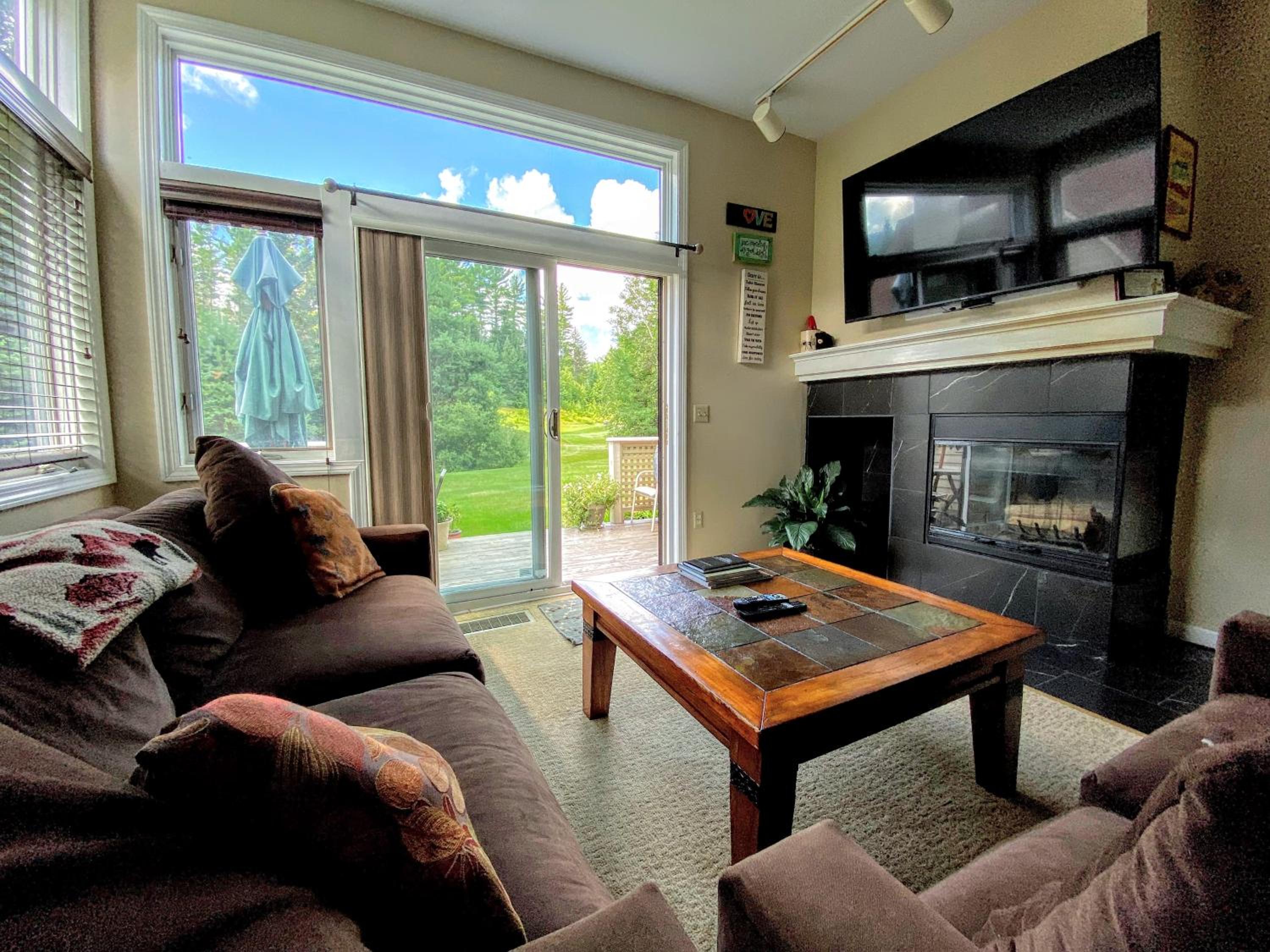F3 Well appointed Townhome a short walk to the Mount Washington Hotel 1 minute to ski area view 3
