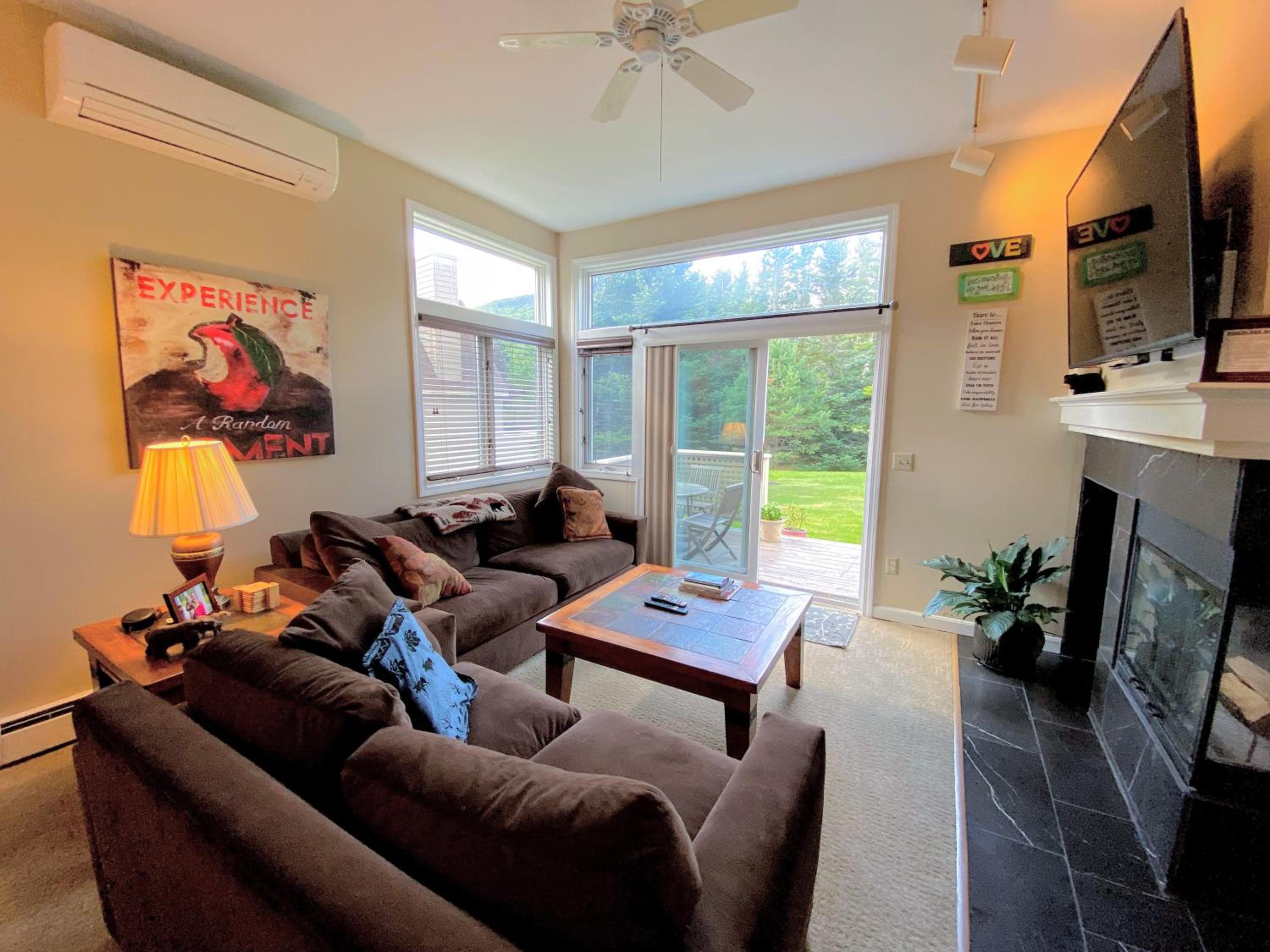 F3 Well appointed Townhome a short walk to the Mount Washington Hotel 1 minute to ski area view 5