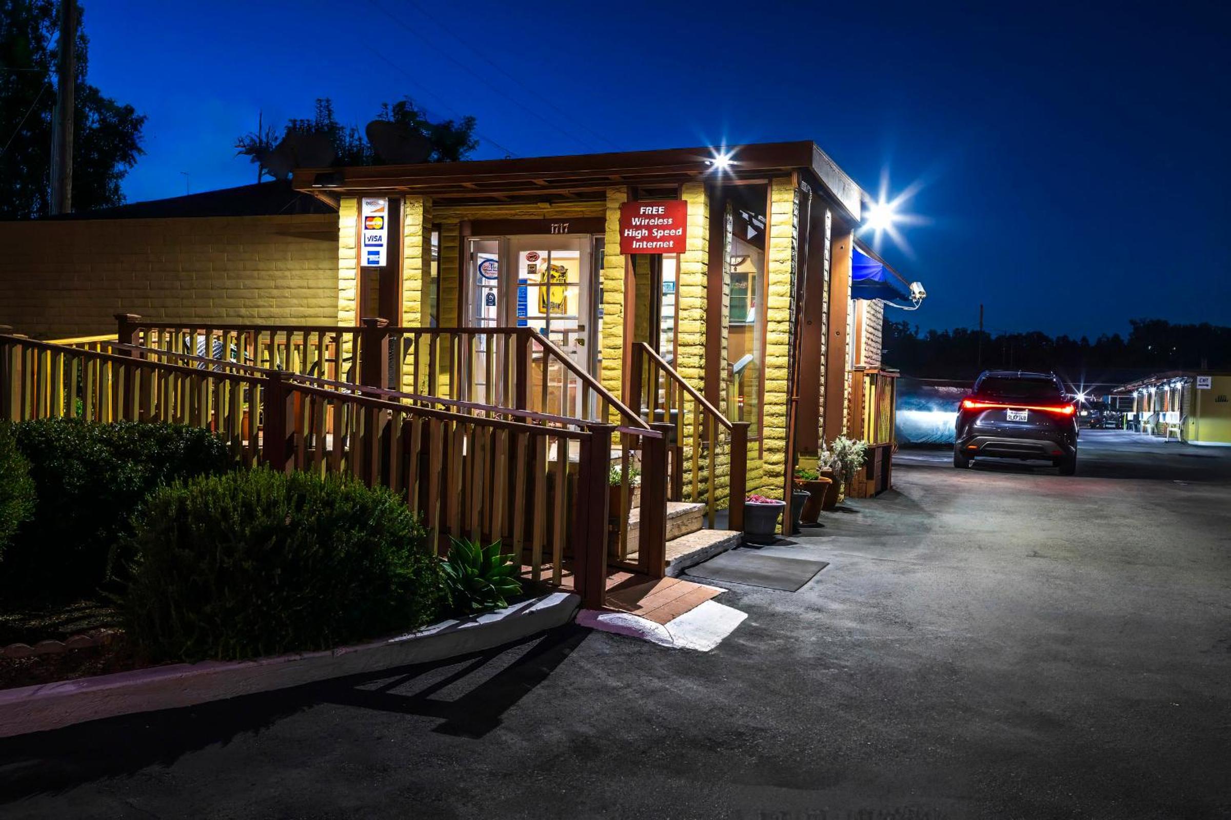 Hitching Post Studios Inn