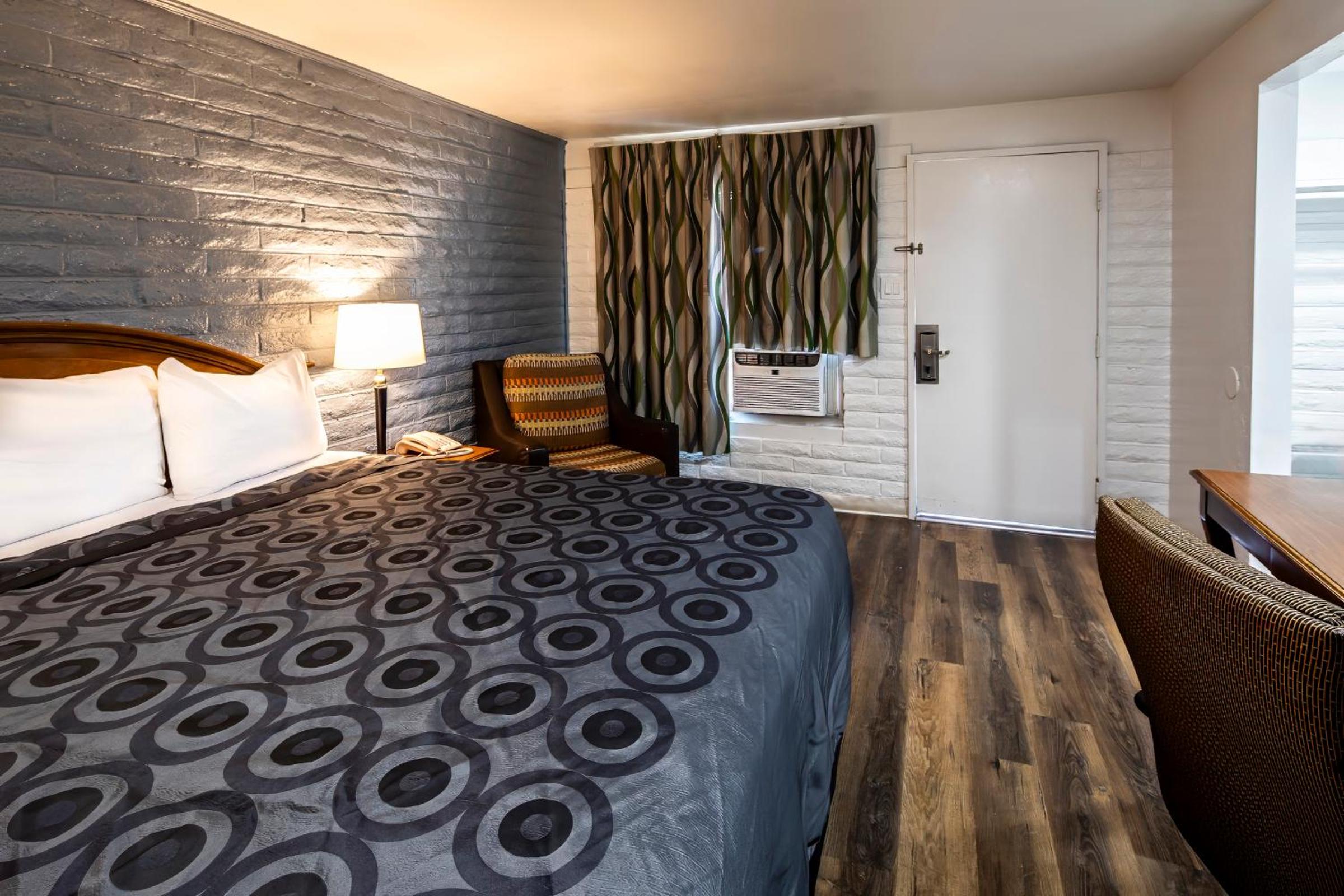 Hitching Post Studios Inn
