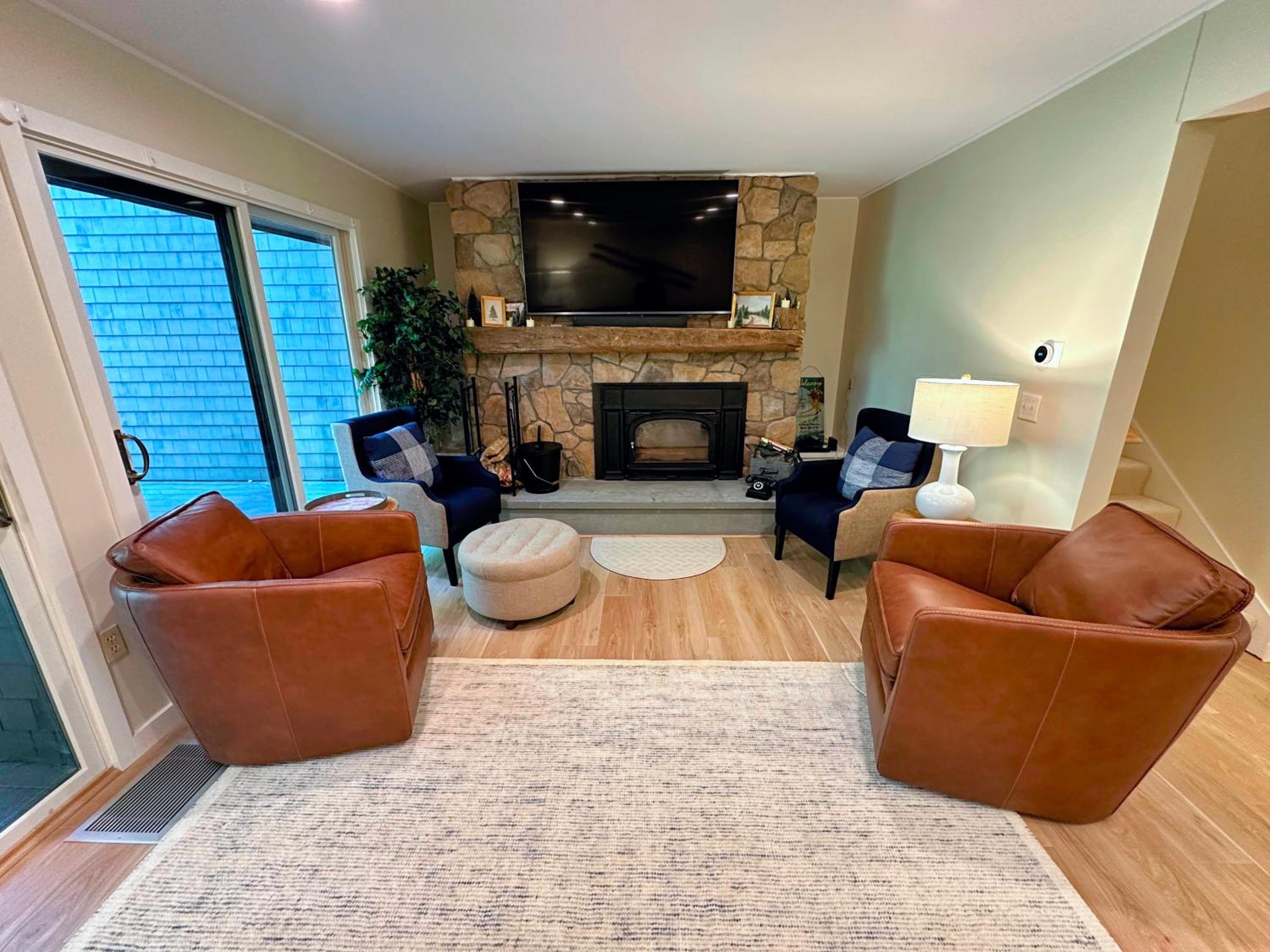 R8 Luxury Bretton Woods Ski-In Ski-out townhome next to beginner ski area w fast wifi and keyless entry view 5