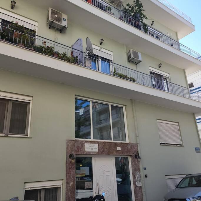Beautiful and Remodeled Apartment 1A view 2