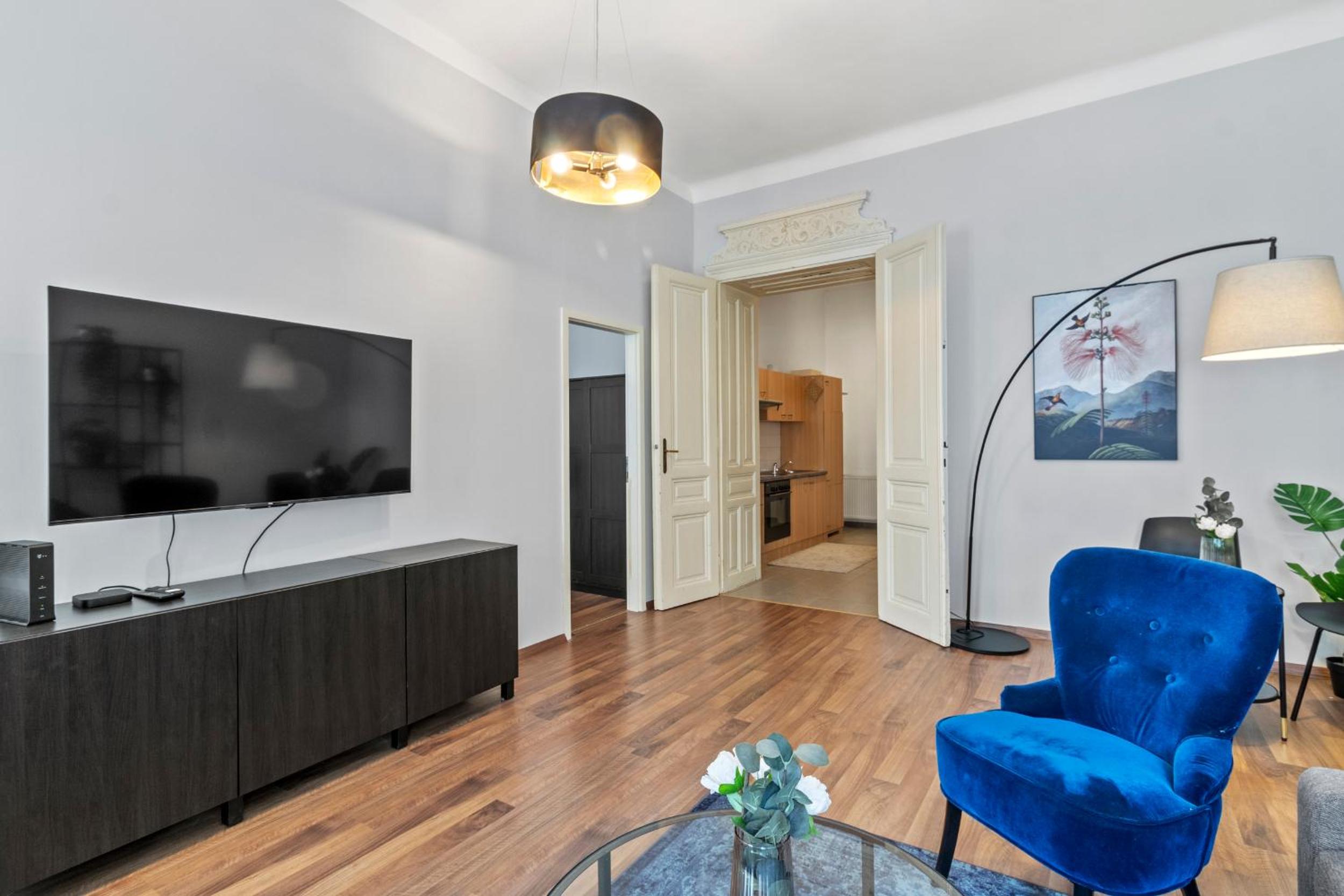 Balcony Apartment, 4 min to U3 Zipperer Straße