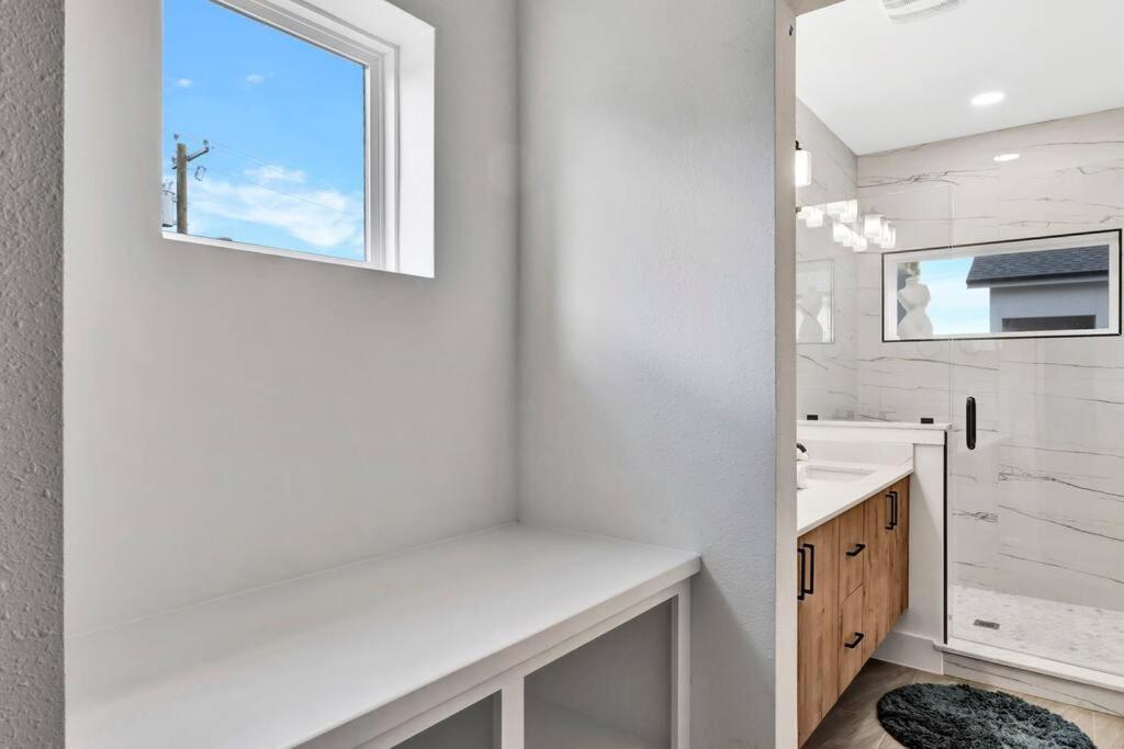 Perfect Dallas Oasis l Pet Friendly l Big Backyard view 3