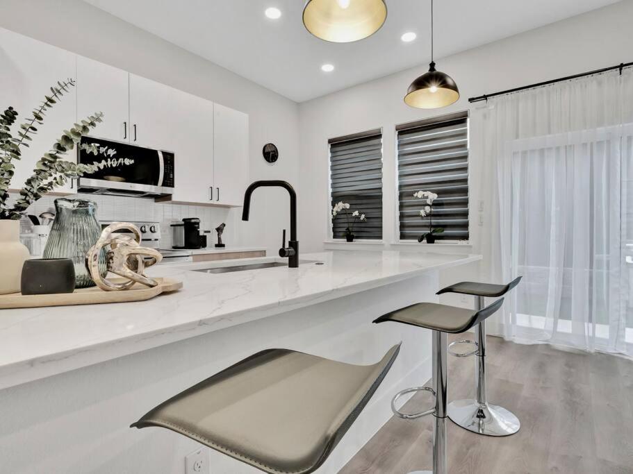 Perfect Dallas Oasis l Pet Friendly l Big Backyard view 5