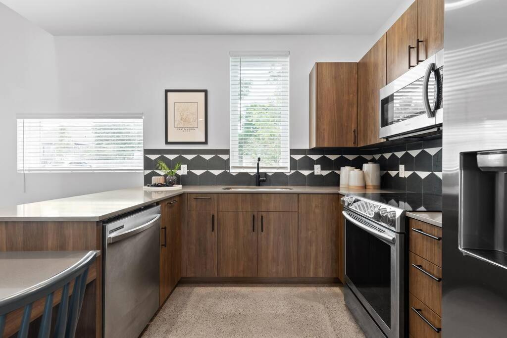 South Side Modern - Downtown Living - Amazing Location view 2