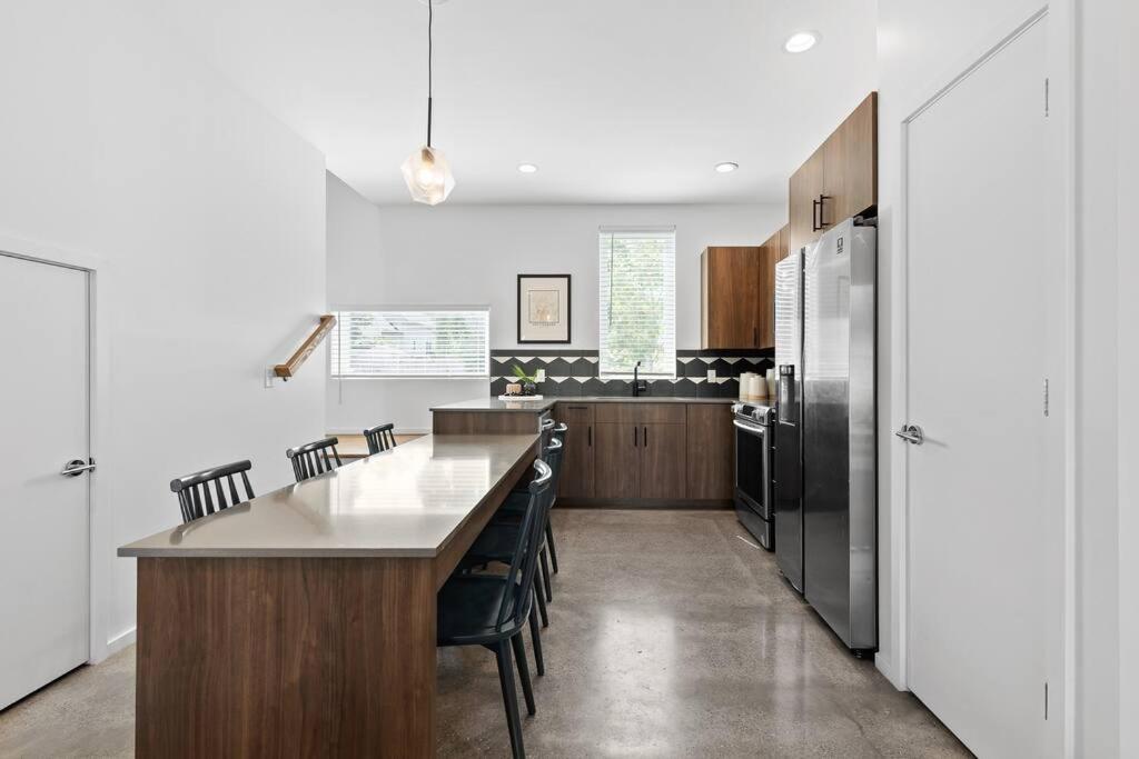 South Side Modern - Downtown Living - Amazing Location view 3