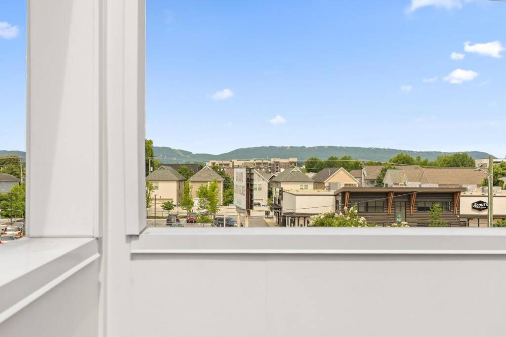 South Side Modern - Downtown Living - Amazing Location view 4