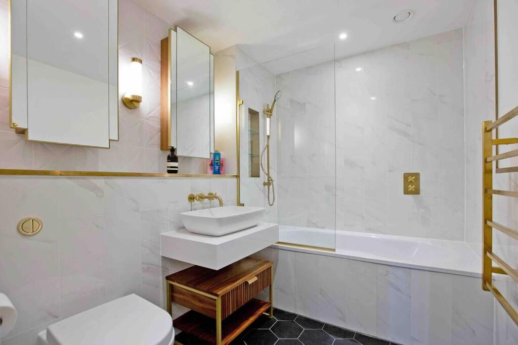 APT Westwood 2 Bedroom 2 Bath