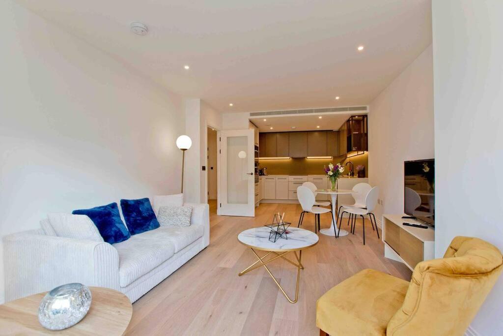 APT Westwood 2 Bedroom 2 Bath