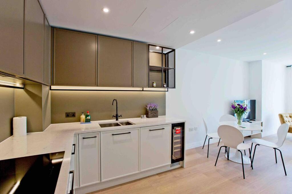 APT Westwood 2 Bedroom 2 Bath