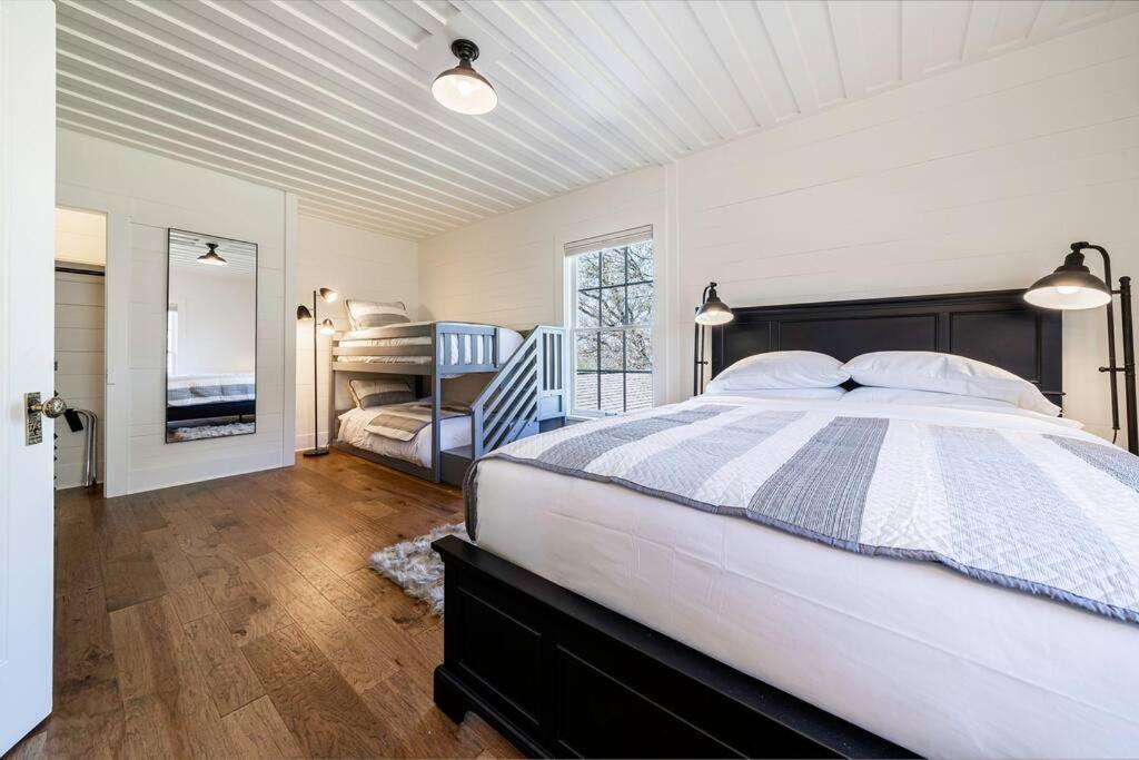 Ashland Vacations - Historic Dunn Ranch Ashland Oregon - Property Image 35