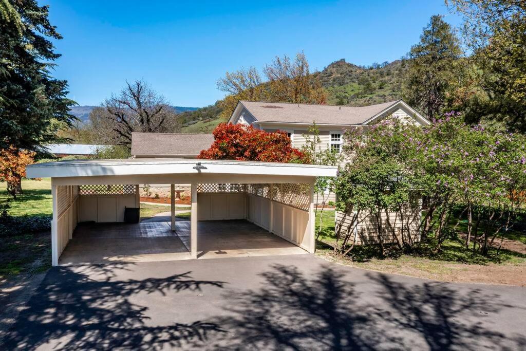 Ashland Vacations - Historic Dunn Ranch Ashland Oregon - Property Image 48