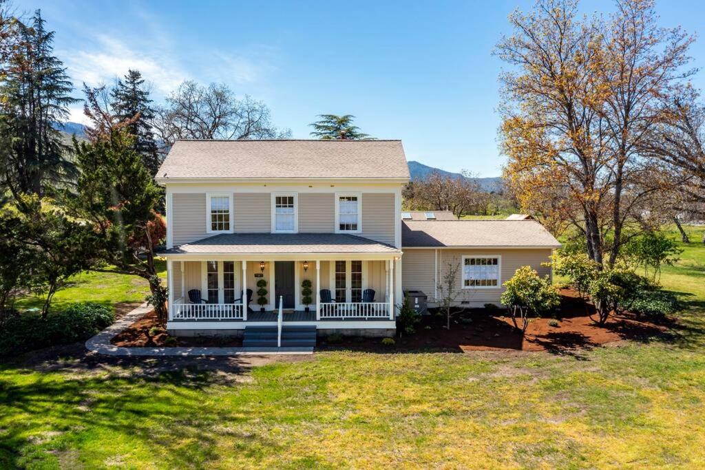 Ashland Vacations - Historic Dunn Ranch Ashland Oregon - Property Image 1