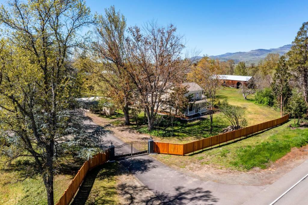 Ashland Vacations - Historic Dunn Ranch Ashland Oregon - Property Image 16