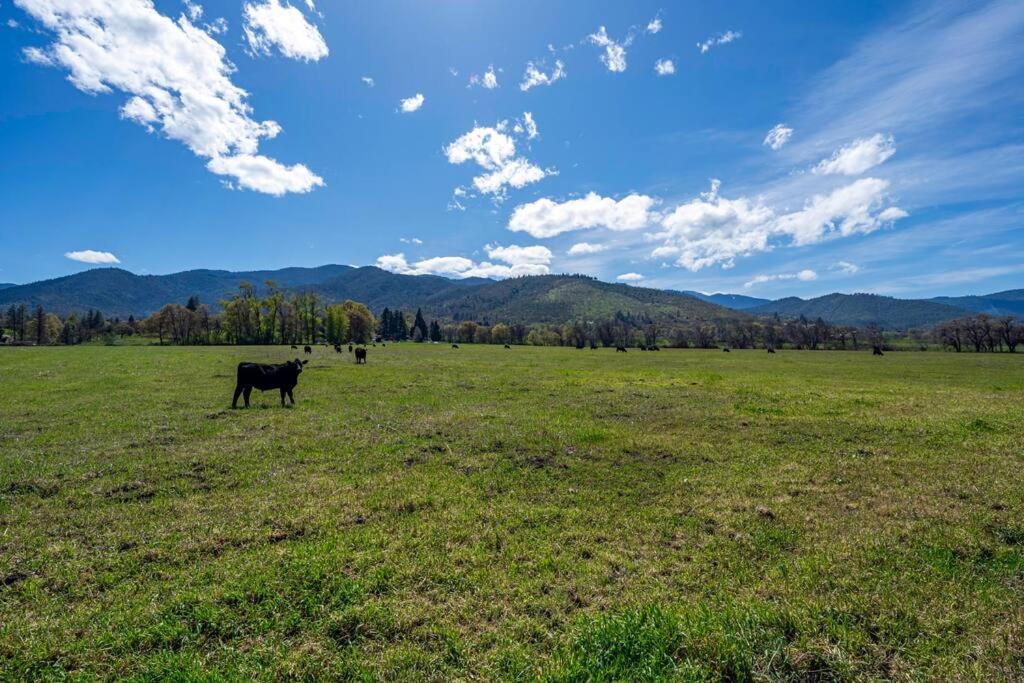 Ashland Vacations - Historic Dunn Ranch Ashland Oregon - Property Image 22