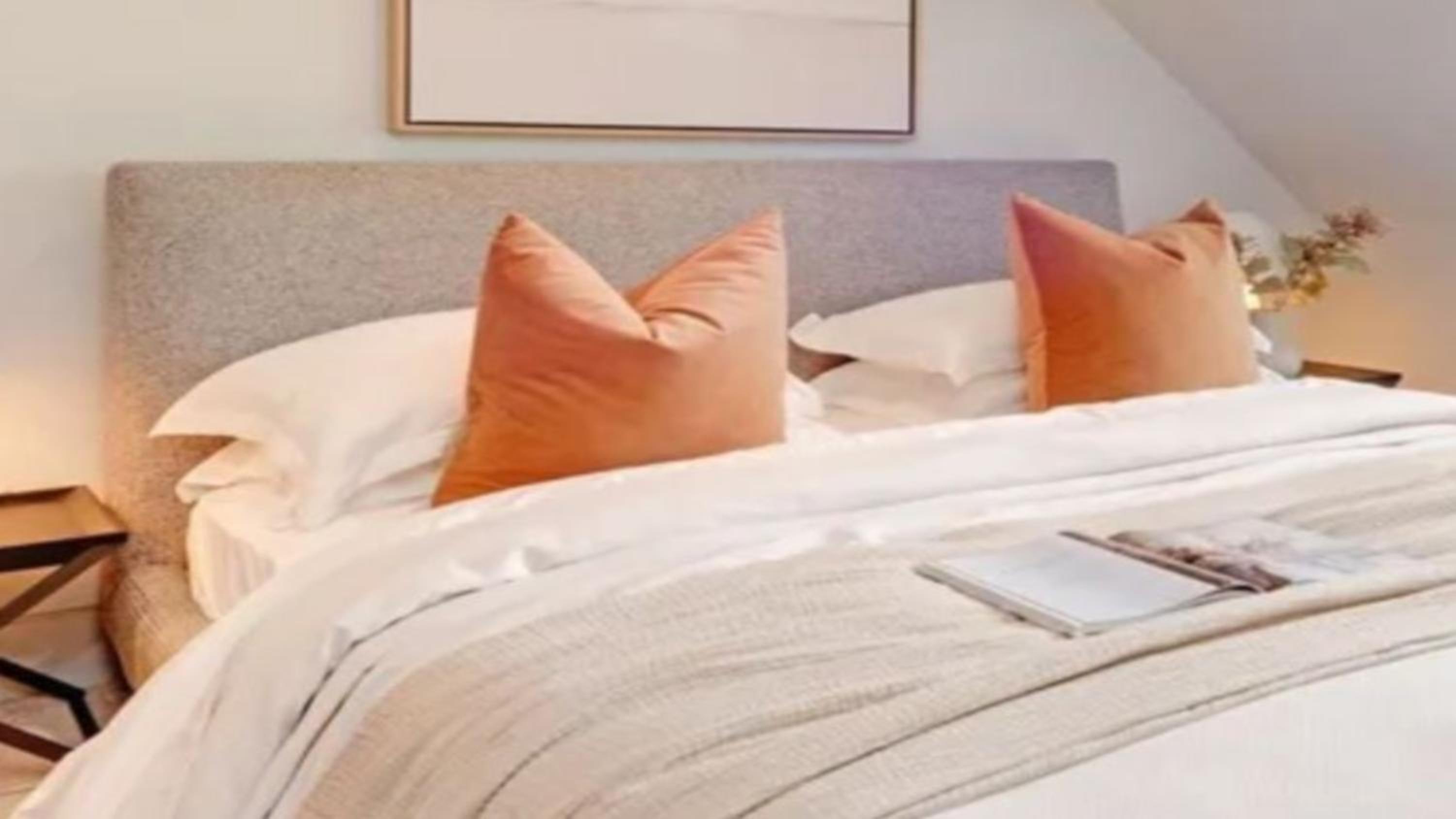 Apartment Royal Moore Street in London view 3