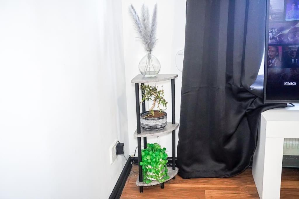 Modern 2Bed House - Near Salford Quays & City Centre - Free Parking view 3