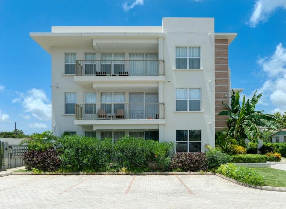 Walk to Mullins Beach Ground Floor Pool Fast WiFi