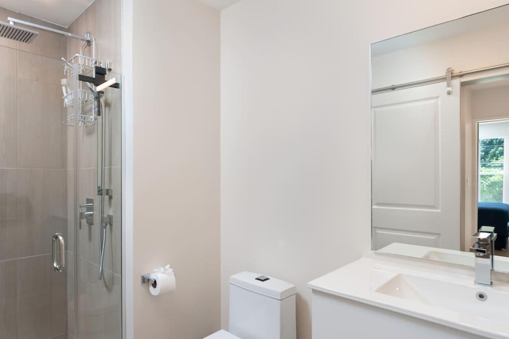 Walk to Mullins Beach Ground Floor Pool Fast WiFi