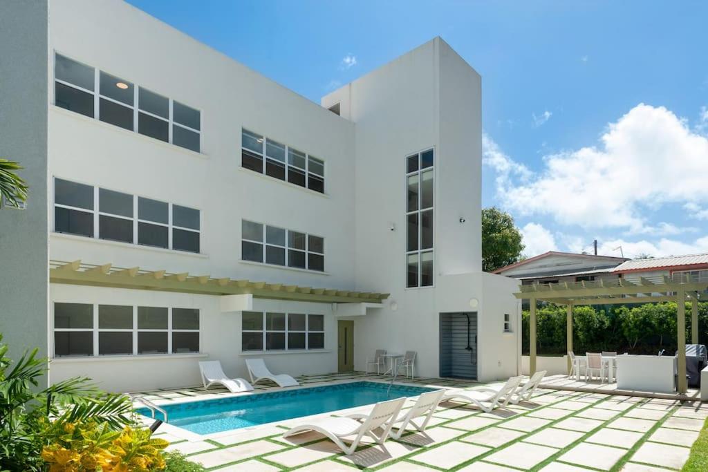 Walk to Mullins Beach Ground Floor Pool Fast WiFi