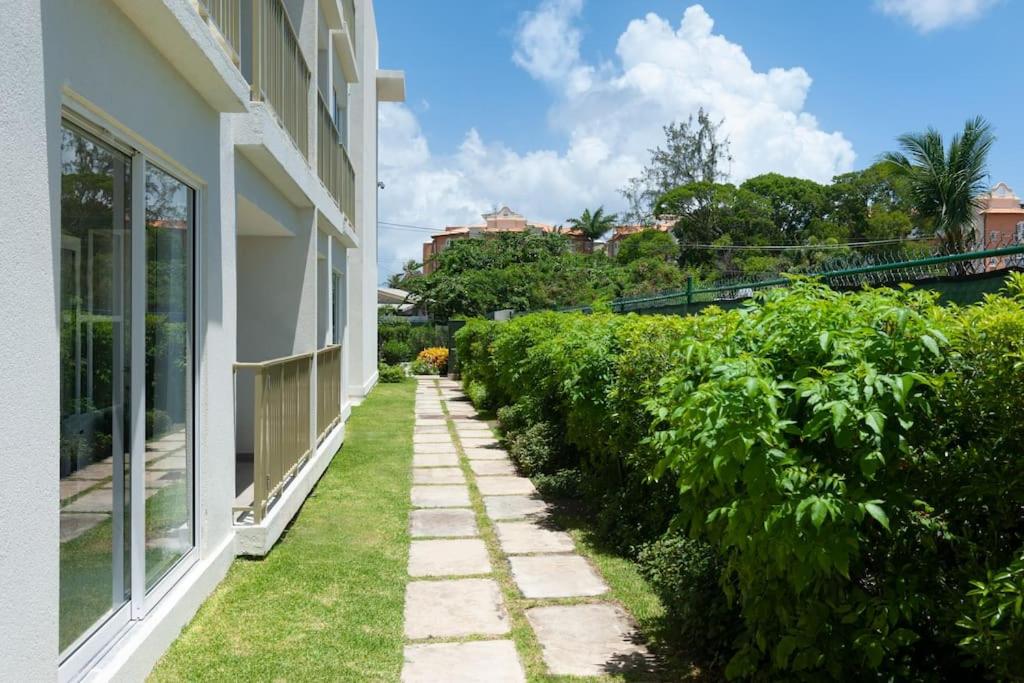 Walk to Mullins Beach Ground Floor Pool Fast WiFi