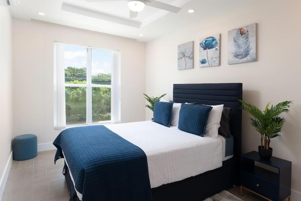Walk to Mullins Beach Ground Floor Pool Fast WiFi