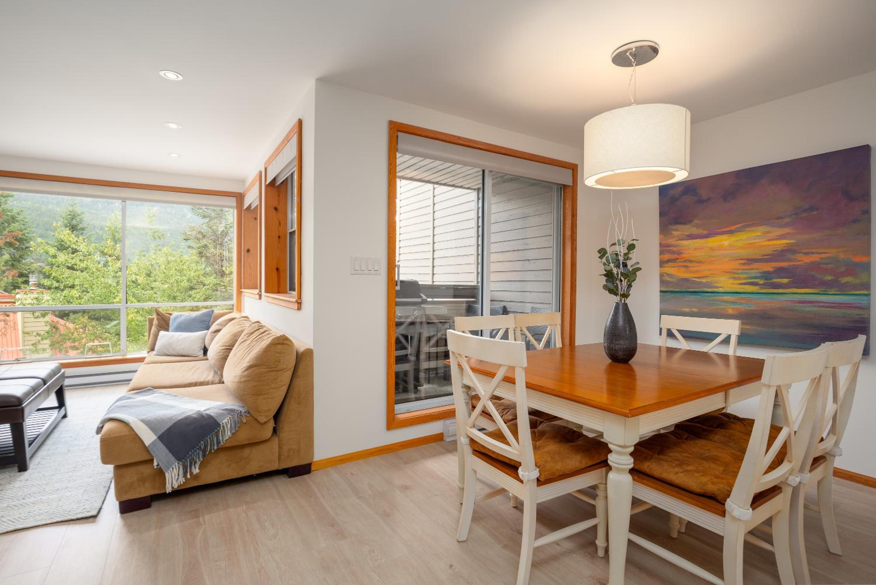 3BR in Whistler Creek Ridge, Ski In, Ski Out, Private Hot Tub, Wood Burning Fireplace, Private Garage