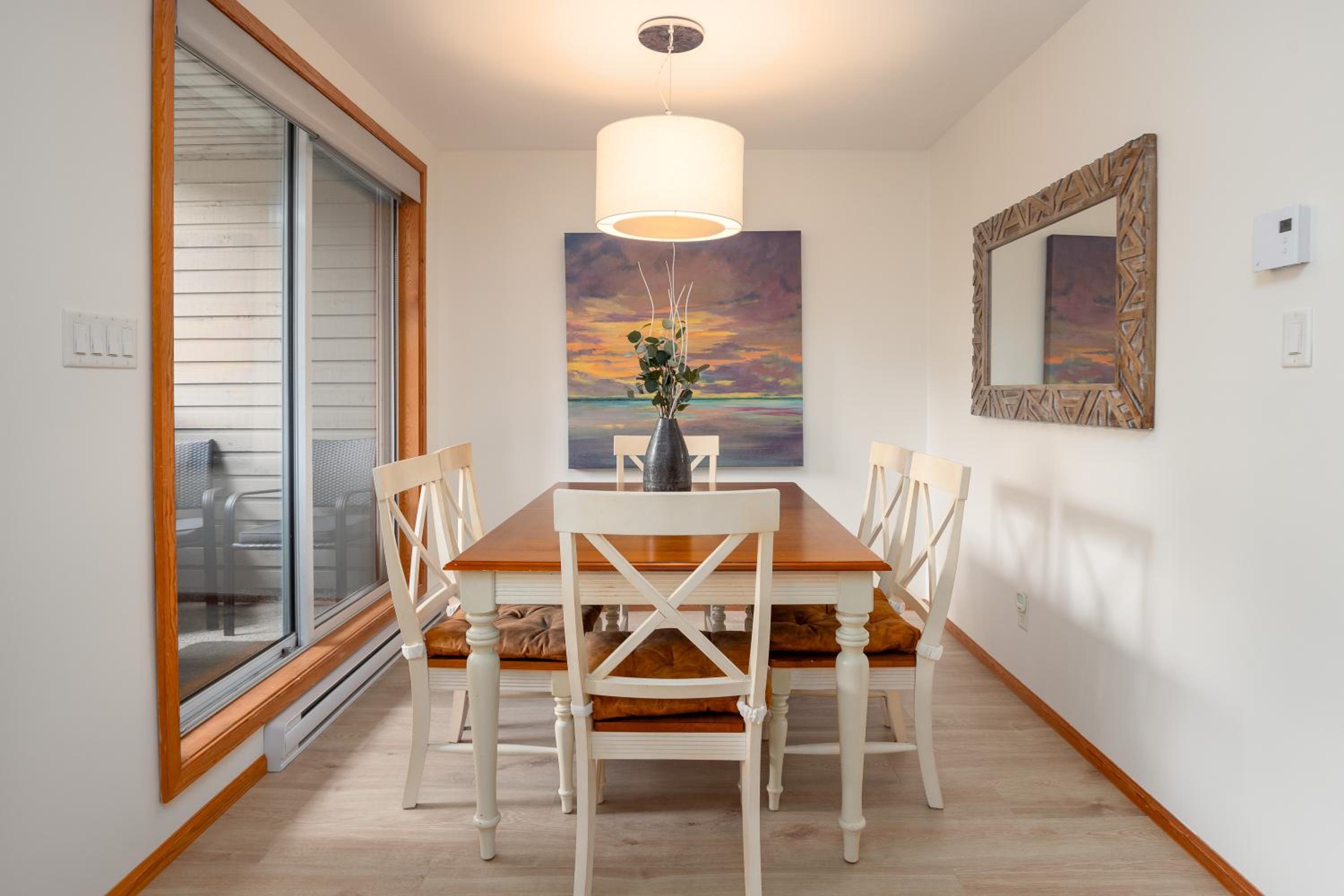 3BR in Whistler Creek Ridge, Ski In, Ski Out, Private Hot Tub, Wood Burning Fireplace, Private Garage