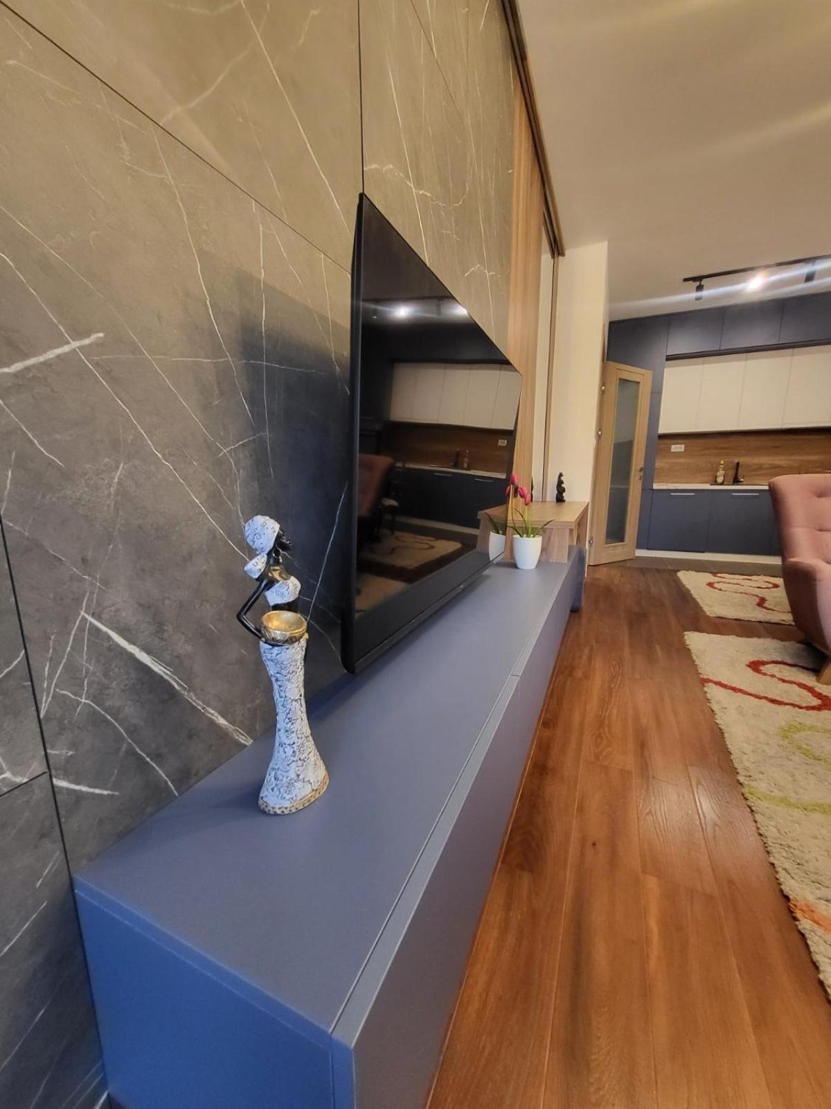 Master apartment photo 5