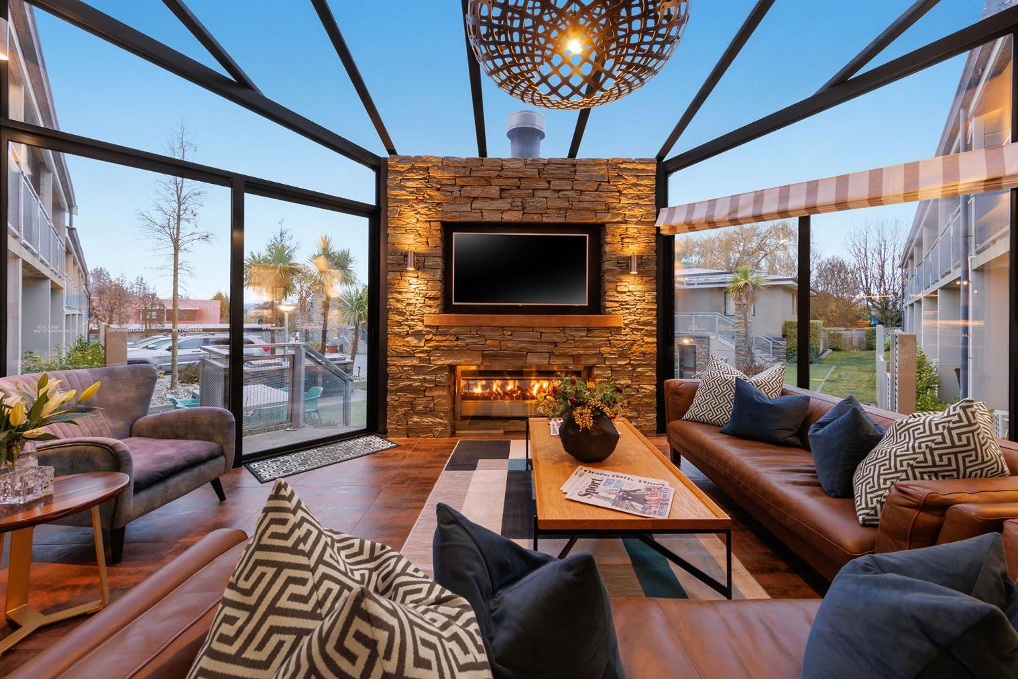 Hotel Club Wyndham Wanaka, Trademark Collection by Wyndham - Image 1