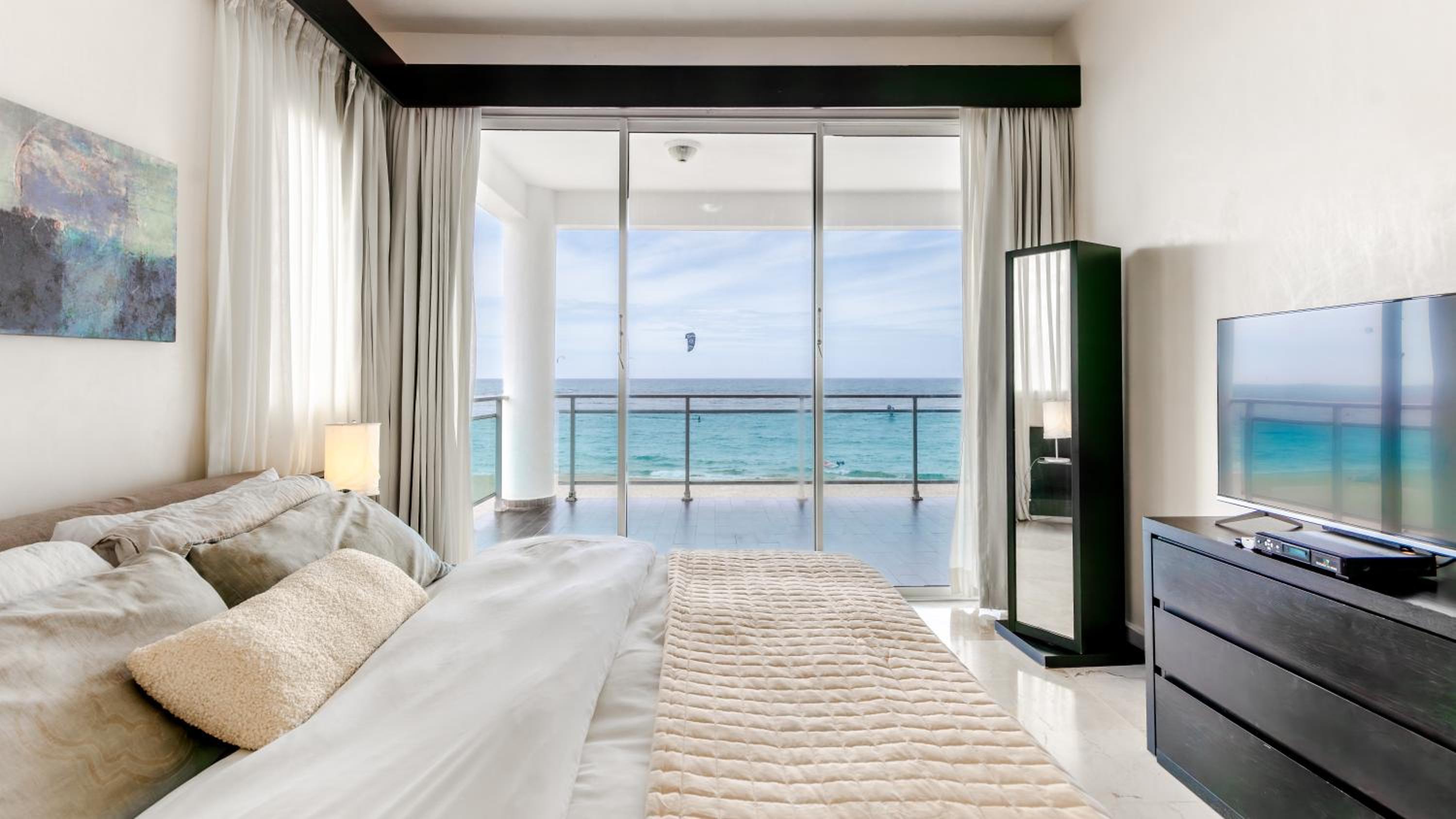Hotel Watermark Luxury Oceanfront Residences