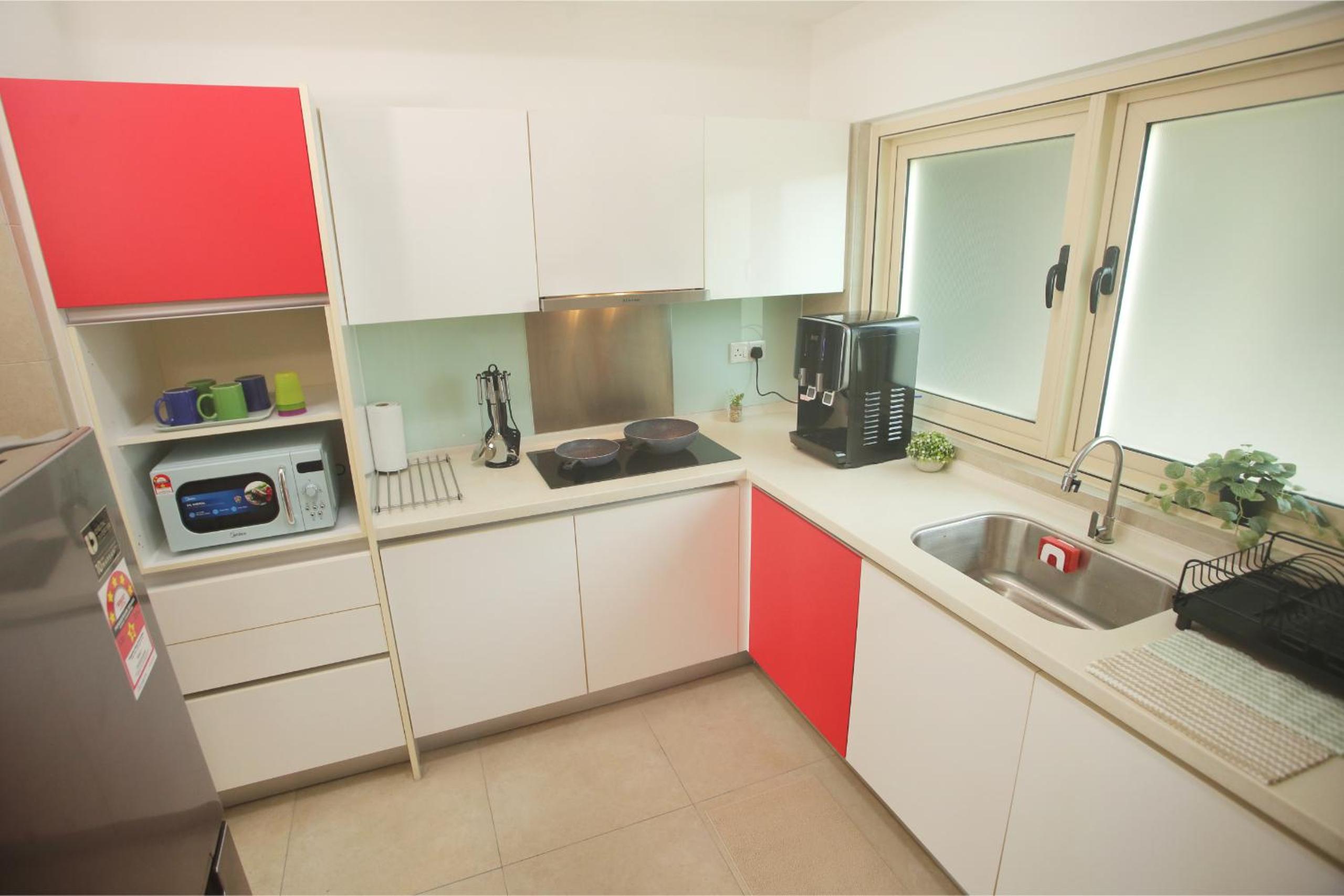 Afiniti 2BR Sunlit Designer - 3 Min To Legoland view 3