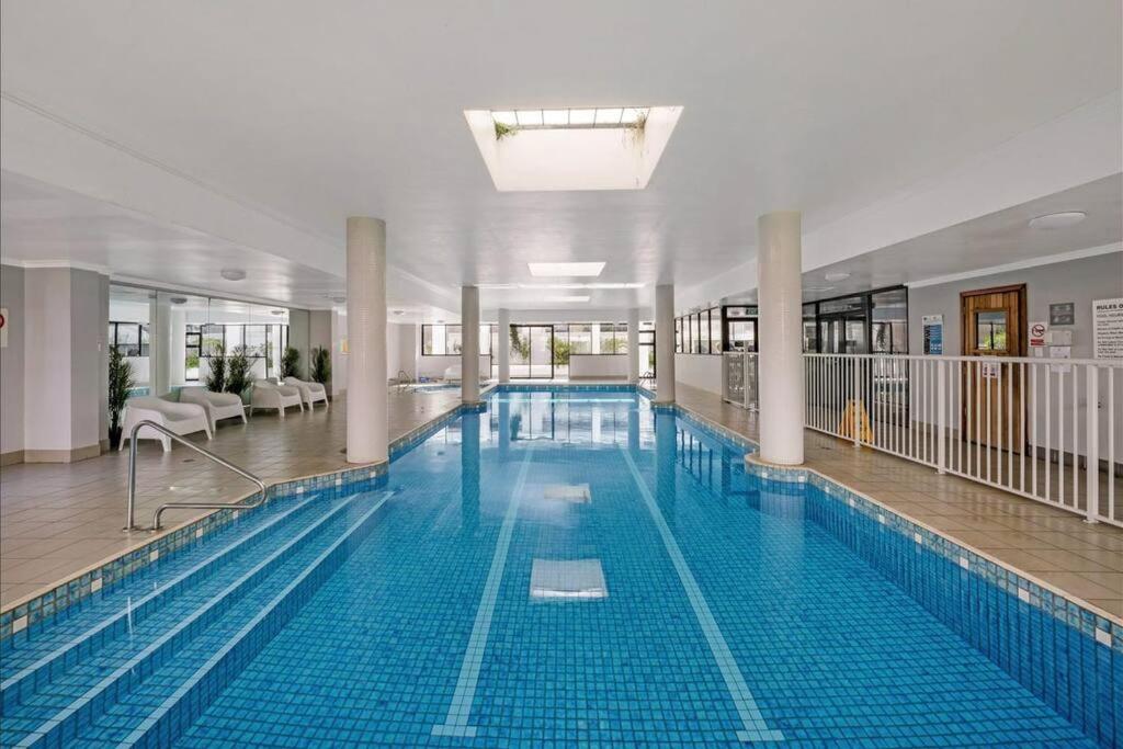 Chic 2 BR Apt with Parking & Darling Harbour-10mins walk