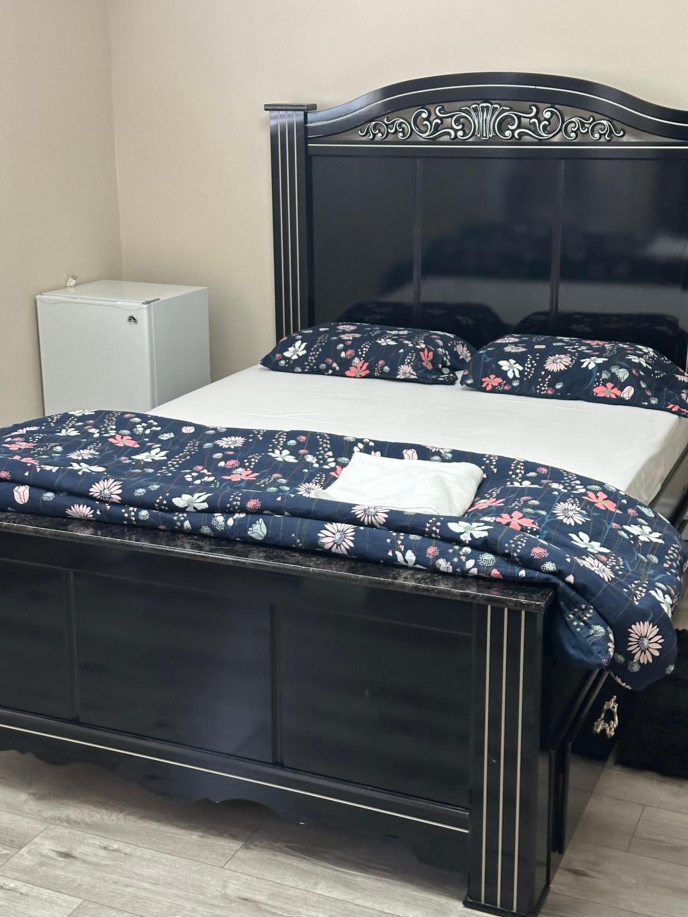 Private room with private washroom- Cambie Palace