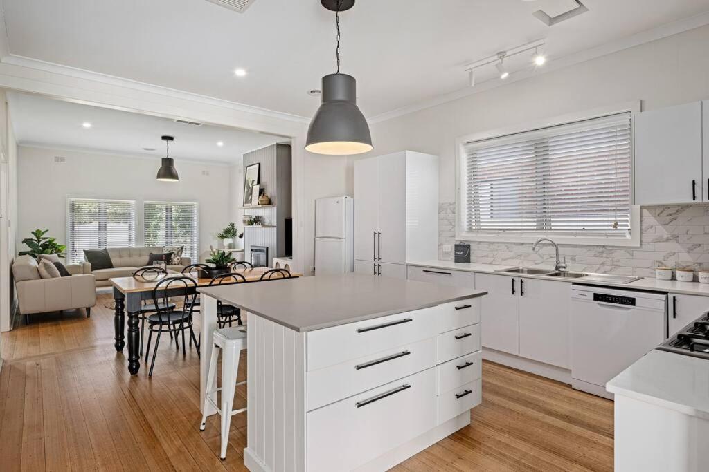 Frankie's Place- lux & stylish