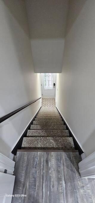 Spacious bright Apt,Parking and self check-in
