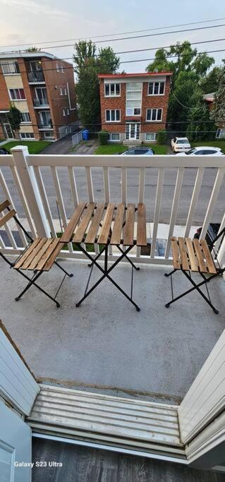 Spacious bright Apt,Parking and self check-in