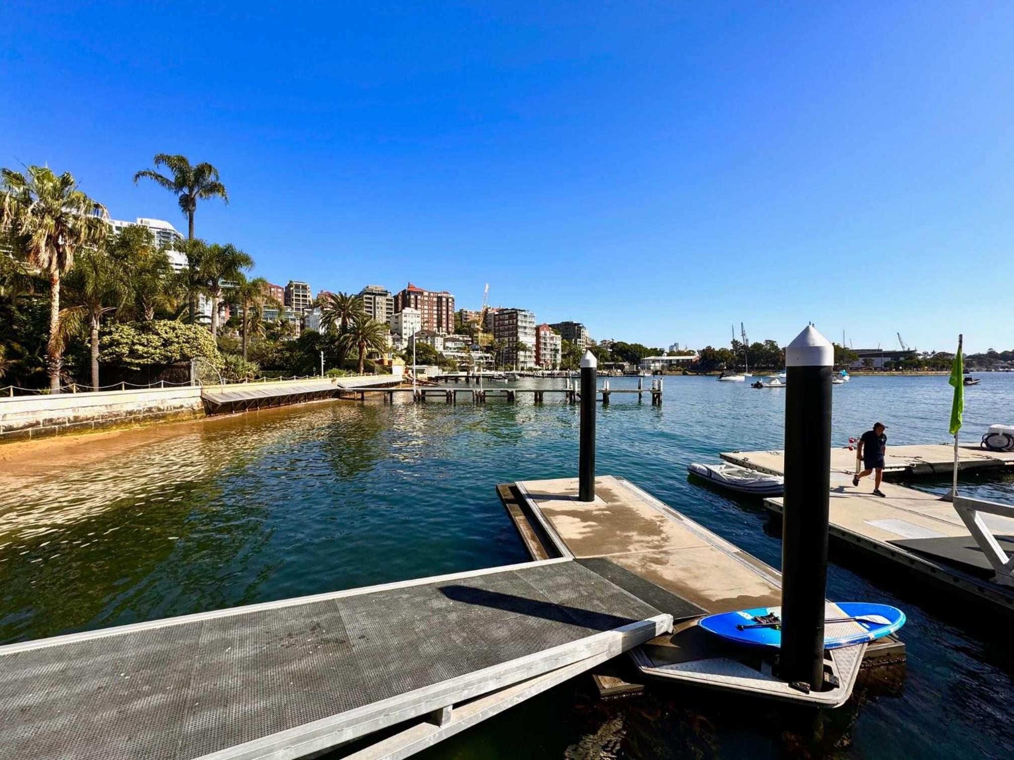 Apmnt With Parking, Balcony, Pool & Harbour Views