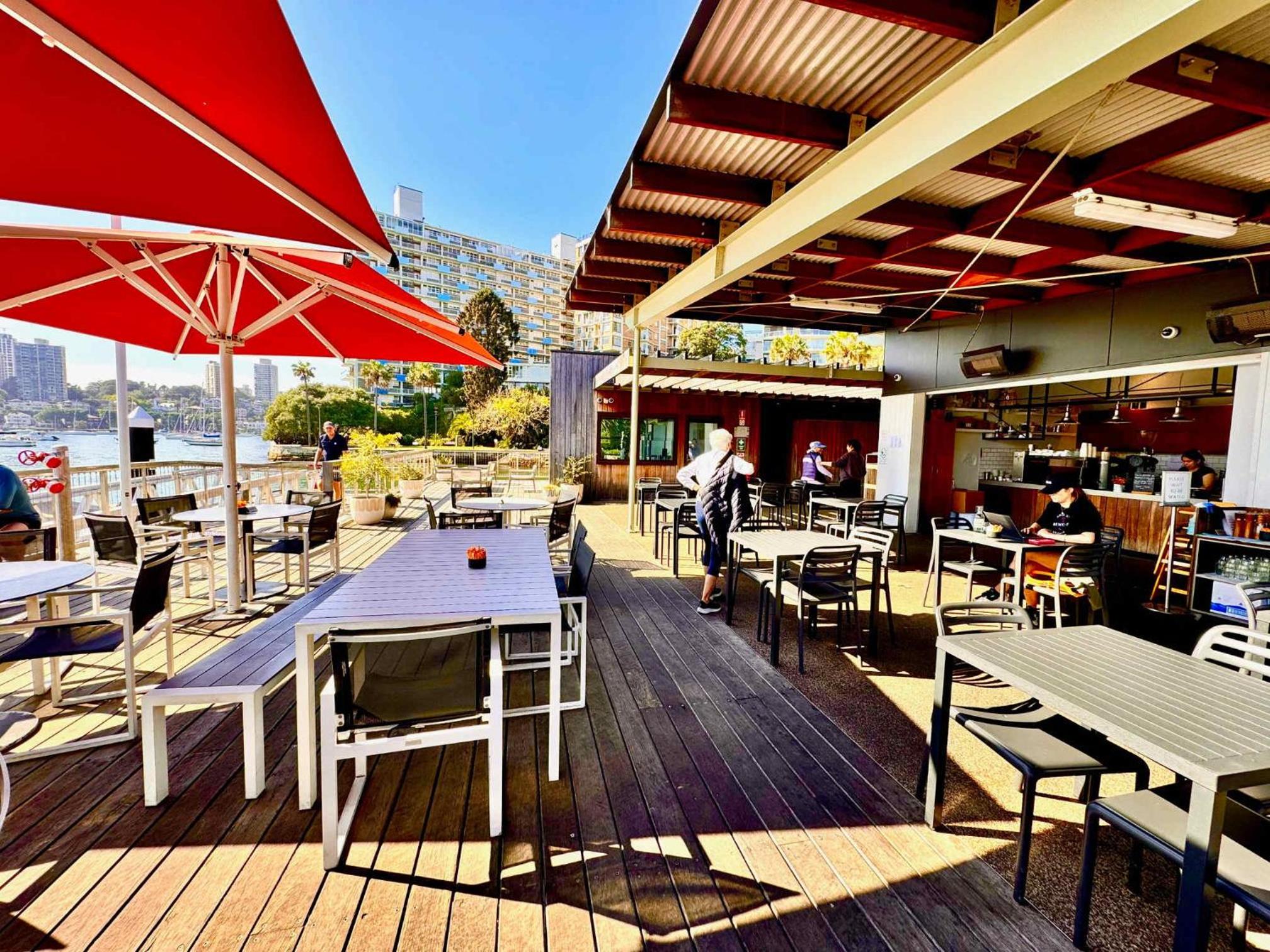 Apmnt With Parking, Balcony, Pool & Harbour Views