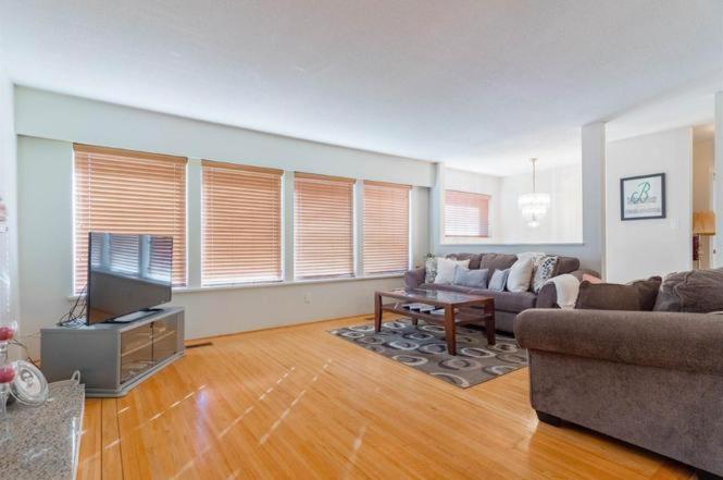 Surrey Vacations - Guildford Holiday Home - Near Surrey Mall - Property Image 5