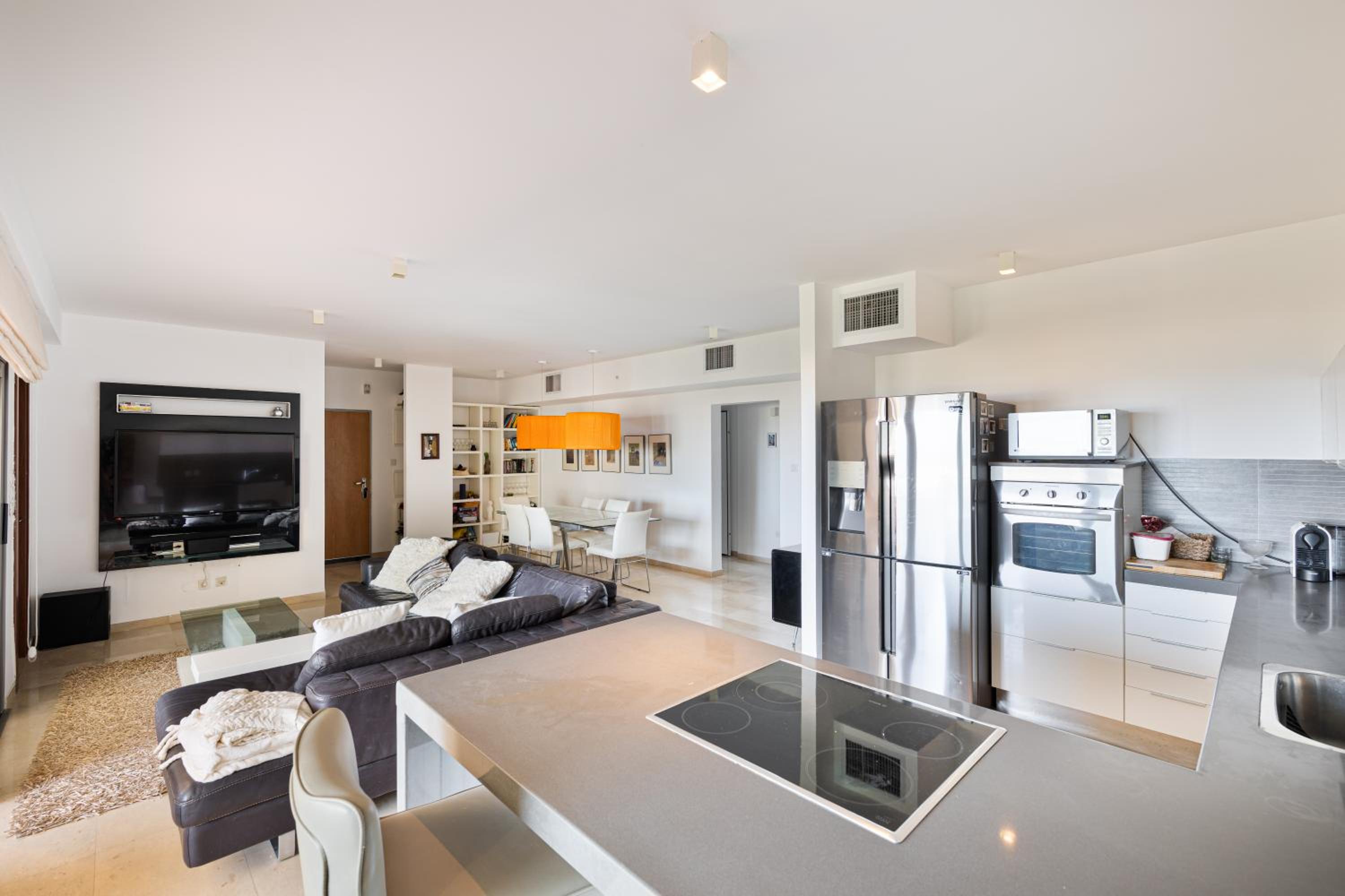 Modern Sea View Apartment view 5