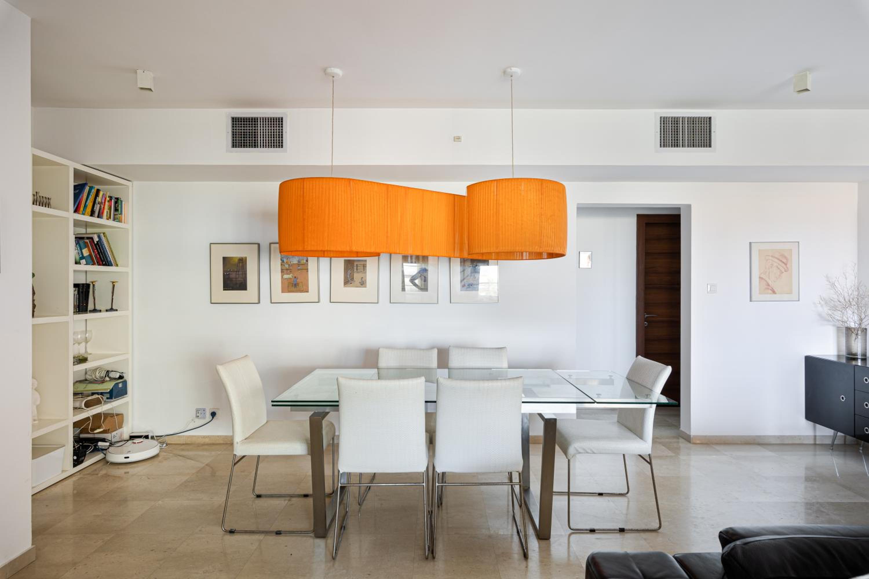 Modern Sea View Apartment view 4
