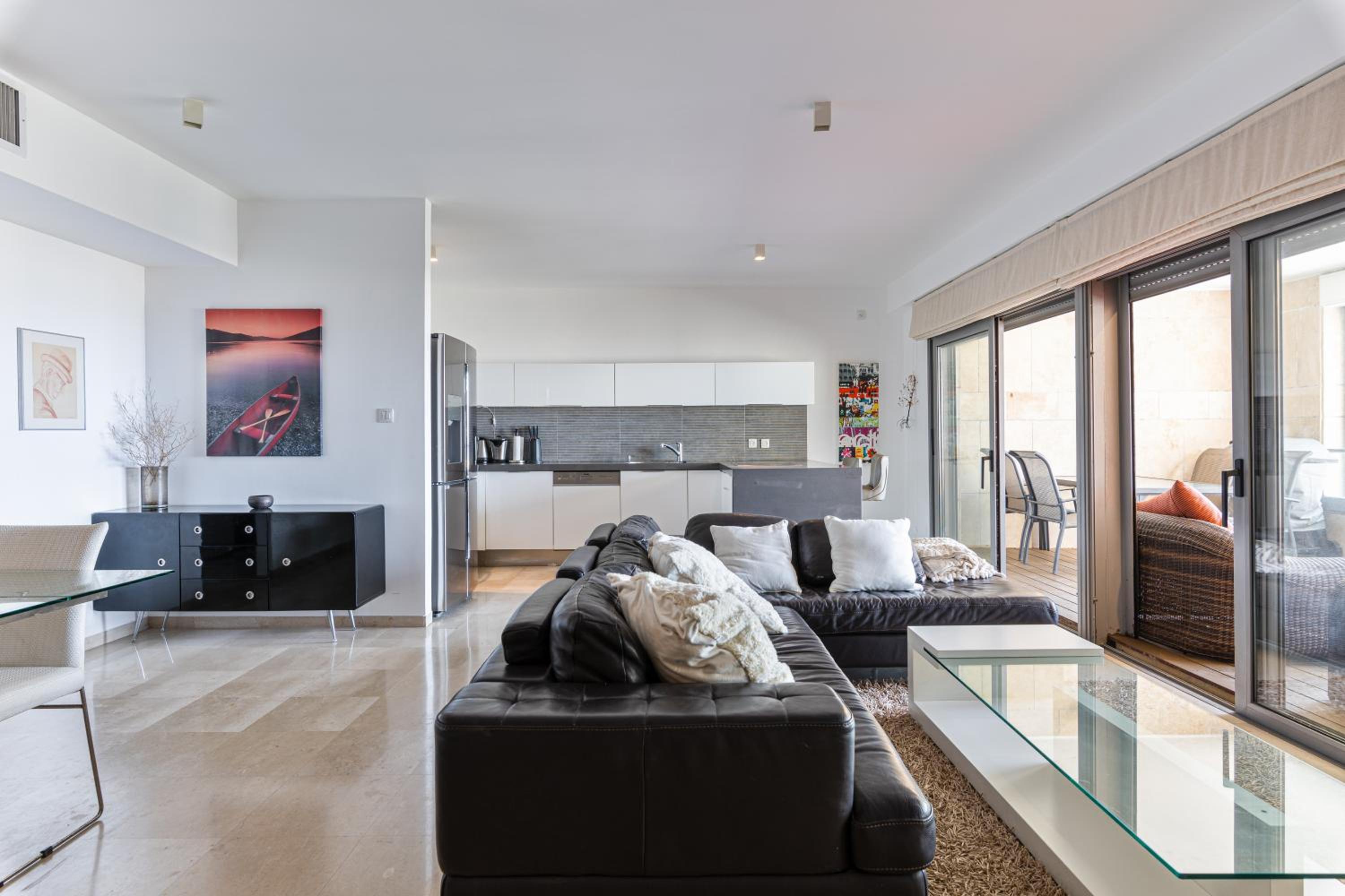 Modern Sea View Apartment view 2