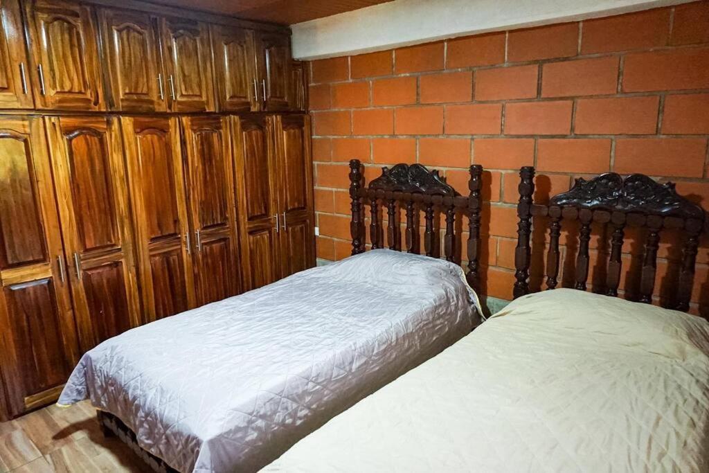 Retro Finca Urrao - Peaceful Avocado Farm Retreat